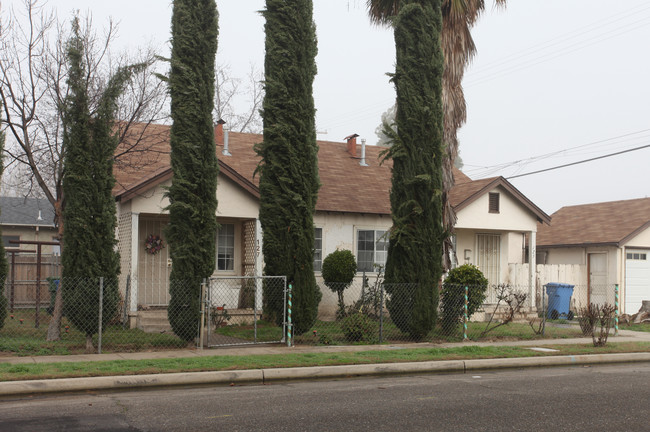 125-127 Flower St in Turlock, CA - Building Photo - Building Photo