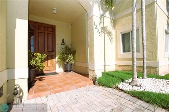 1305 N 30th Ct in Hollywood, FL - Building Photo - Building Photo