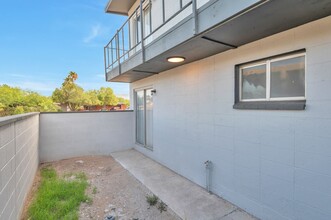 Sheraton Arms Apartments in Tucson, AZ - Building Photo - Interior Photo