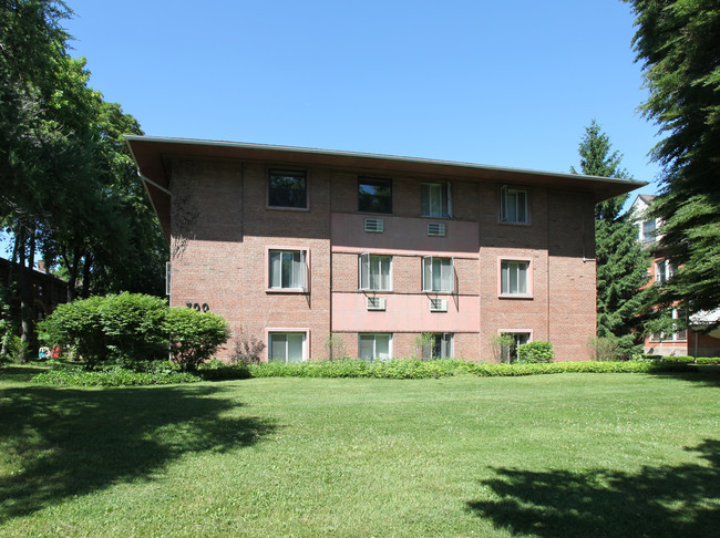 700 East Ave in Rochester, NY - Building Photo - Building Photo