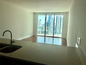 55 SE 6th St, Unit 3204 in Miami, FL - Building Photo - Building Photo