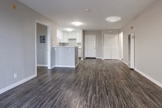 Ocean Elements at Villa del Sol Apartments in Long Beach, CA - Building Photo - Interior Photo