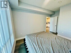 3220 Sheppard Ave E in Toronto, ON - Building Photo - Building Photo