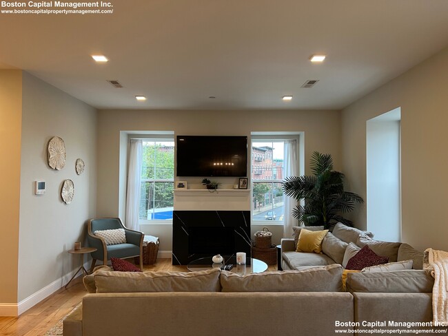 14 Williams St, Unit 4 in Chelsea, MA - Foto de edificio - Building Photo