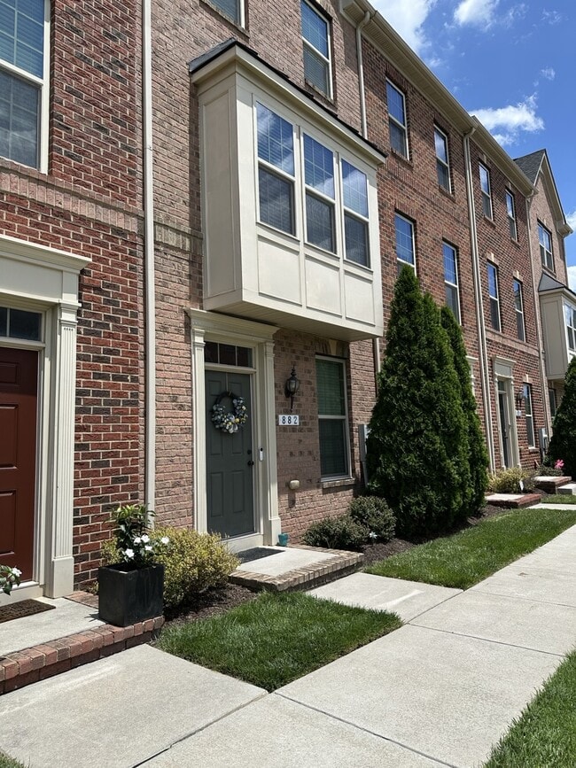 property at 882 S Macon St