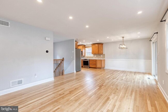 property at 617 Oak Ln