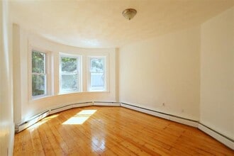 117 Harvard St, Unit 2 in Cambridge, MA - Building Photo - Building Photo