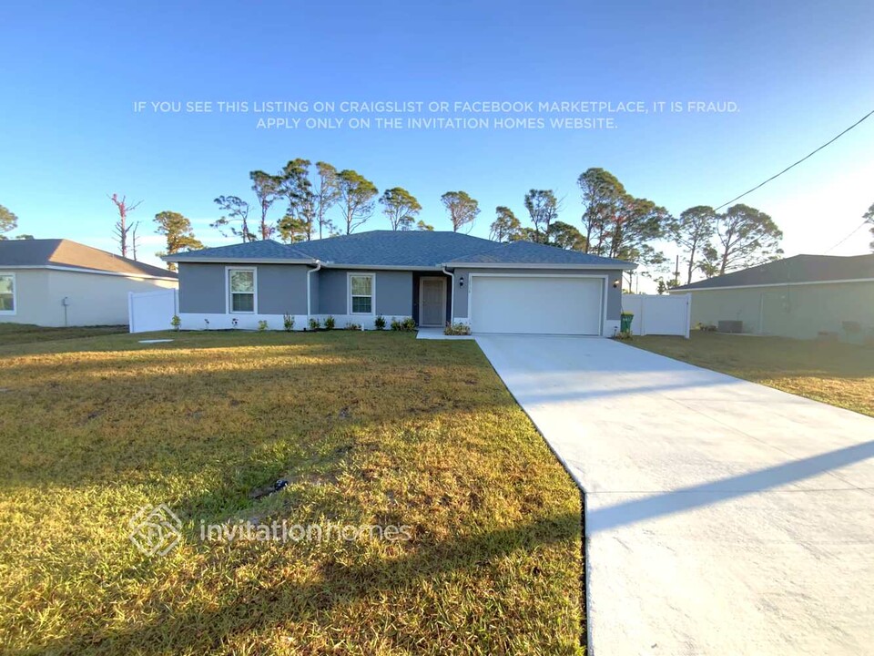 12516 Birtle Ave in Port Charlotte, FL - Building Photo