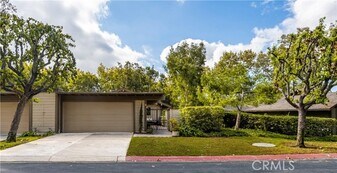 8 Montanas Sud in Irvine, CA - Building Photo