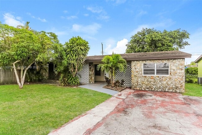 7560 Venetian St in Miramar, FL - Foto de edificio - Building Photo