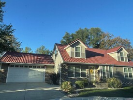 6221 Old Middleton Rd in Madison, WI - Building Photo