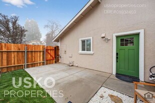 3369 Zenobia Way in Sacramento, CA - Building Photo