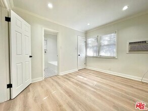 5744 La Mirada Ave in Los Angeles, CA - Building Photo - Building Photo