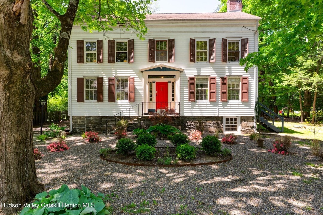 3714 Main St in Stone Ridge, NY - Building Photo