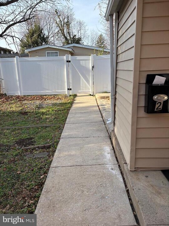 7330 Sycamore Ave in Elkins Park, PA - Building Photo