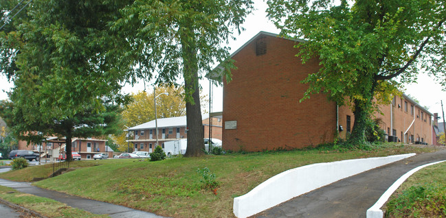 Jefferson Clark Apartments in Roanoke, VA - Building Photo - Building Photo