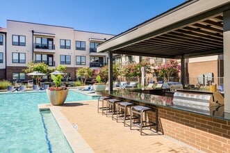 301 Flower Mound in Flower Mound, TX - Foto de edificio - Building Photo