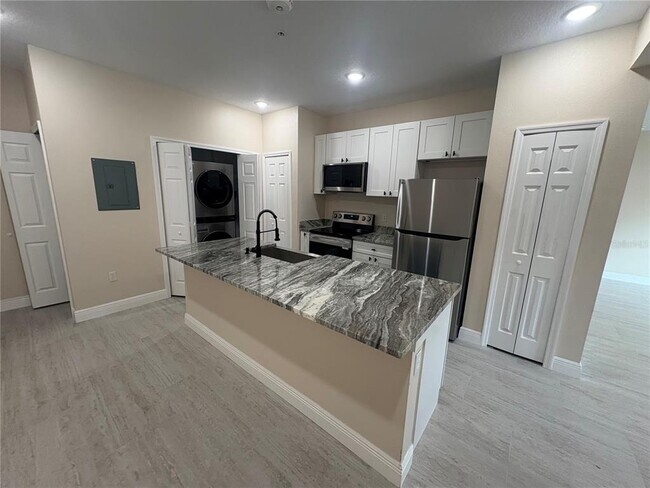 201 N Dewey St in Eustis, FL - Foto de edificio - Building Photo