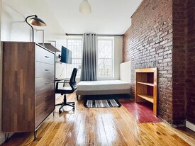 Furnished room/NOT APARTMENT in Brooklyn, NY - Building Photo