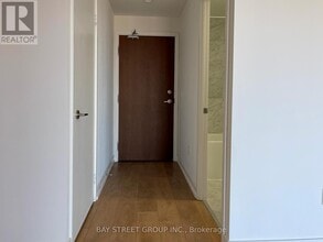117 McMahon Dr in Toronto, ON - Building Photo - Building Photo