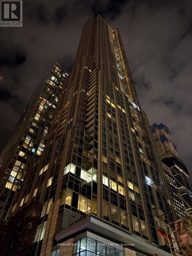 11 Yorkville Ave in Toronto, ON - Building Photo - Building Photo