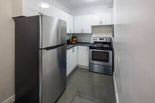 115 Eglinton Ave W in Toronto, ON - Building Photo