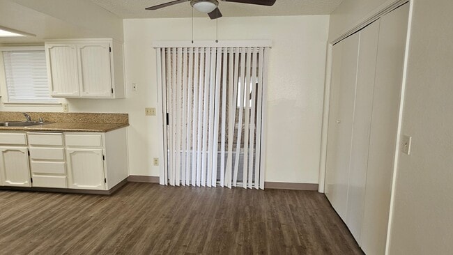 871 10th Ave in Kingsburg, CA - Building Photo - Building Photo