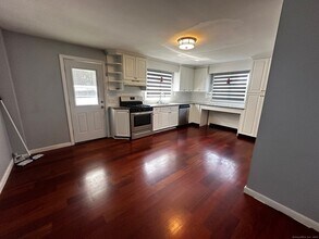 22 Hungerford Ave in Watertown, CT - Building Photo - Building Photo
