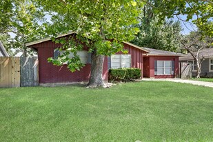 1925 Wilson St in Orange, TX - Building Photo