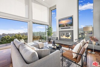 1735 Summitridge Dr in Beverly Hills, CA - Building Photo - Building Photo