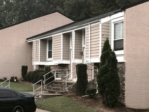 Jackson Pointe Townhomes in Highland Springs, VA - Foto de edificio - Building Photo