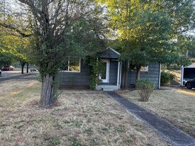 2615 Hilyard St in Eugene, OR - Building Photo