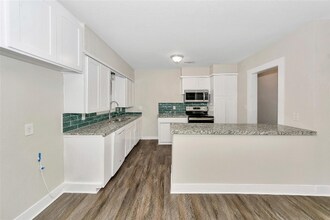 427 W Ball St in Weatherford, TX - Building Photo - Building Photo