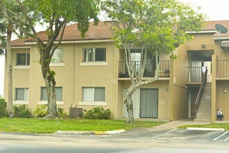 1151 Lake Terry Dr in West Palm Beach, FL - Building Photo - Building Photo