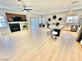 10195 Queensbury Ave in Las Vegas, NV - Building Photo