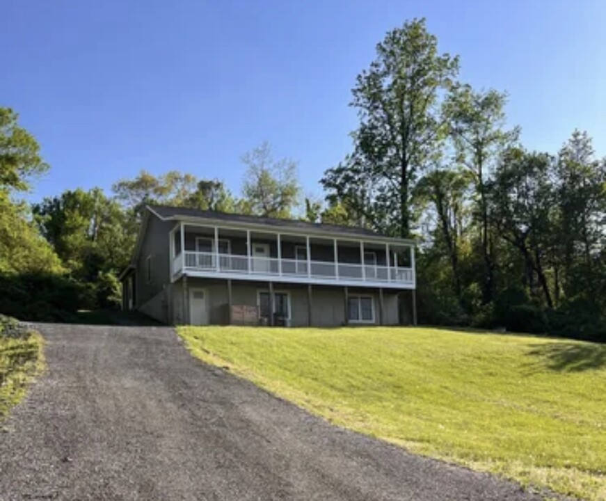 1033 Mountain Heights Rd in Front Royal, VA - Building Photo