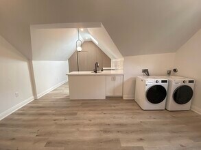 210 Burlington St E in Hamilton, ON - Building Photo - Building Photo