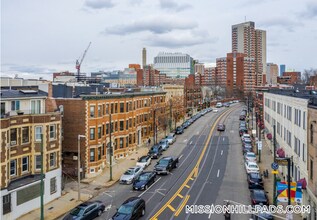 887 Huntington Ave in Boston, MA - Foto de edificio - Building Photo