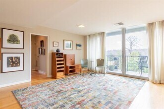 2195 Poplar Ave in Memphis, TN - Building Photo - Building Photo