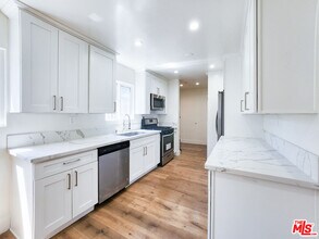 2917 N Coolidge Ave in Los Angeles, CA - Building Photo - Building Photo