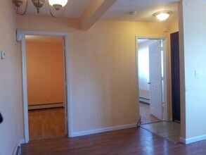 269 N 1st Ave in Manville, NJ - Foto de edificio - Building Photo
