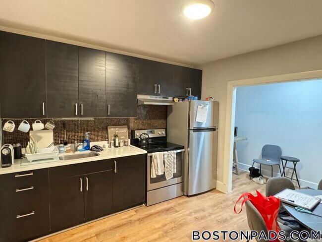 7 Warwick St in Boston, MA - Building Photo - Building Photo