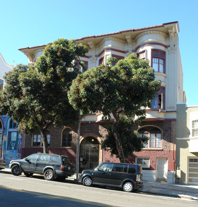 1135 Masonic Ave in San Francisco, CA - Foto de edificio - Building Photo