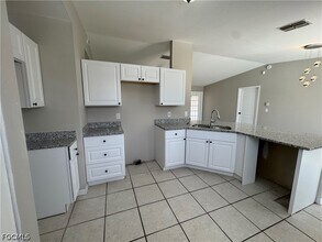 1700 NE 12th St in Cape Coral, FL - Building Photo - Building Photo