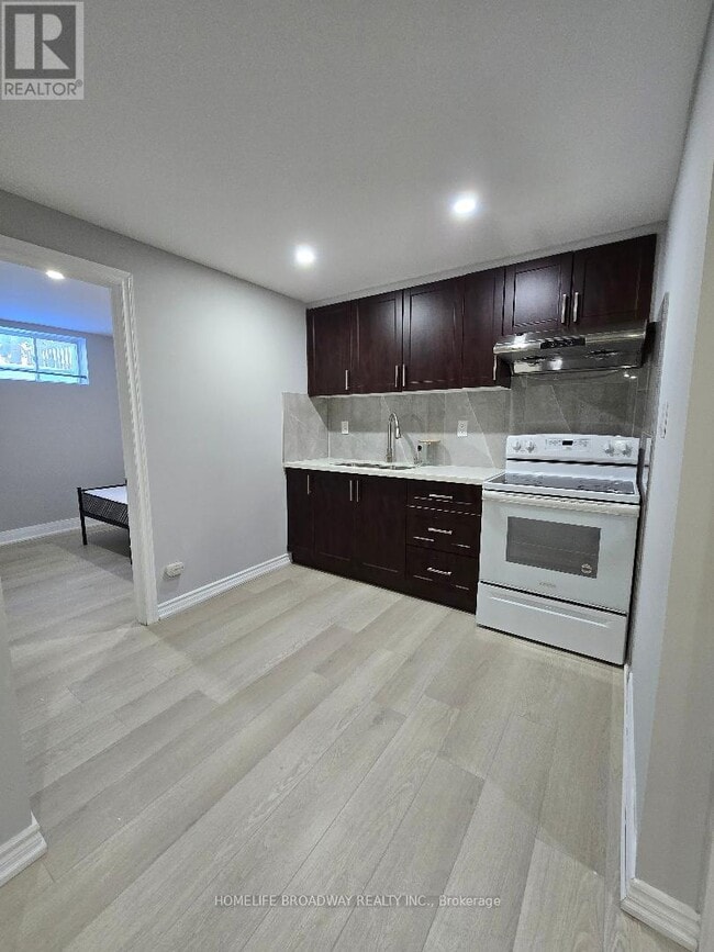 81 Clearmeadow Blvd in Newmarket, ON - Building Photo - Building Photo