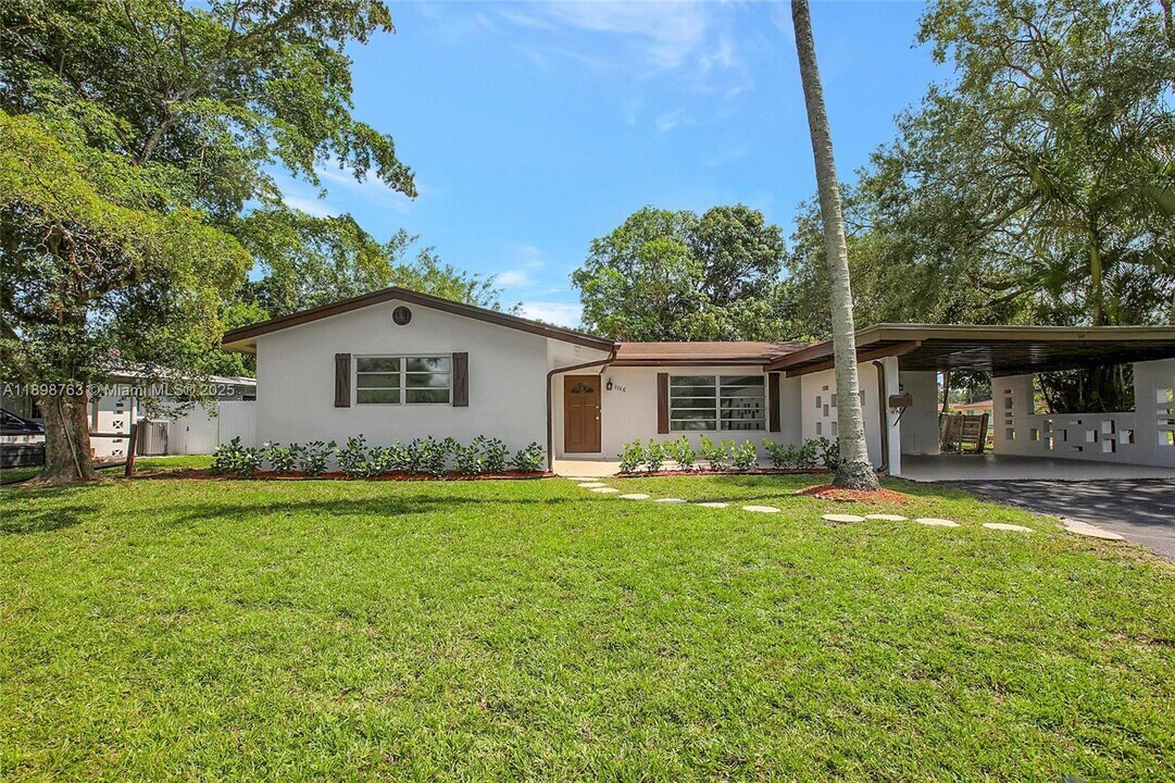 5386 Balsam Terrace in Plantation, FL - Building Photo