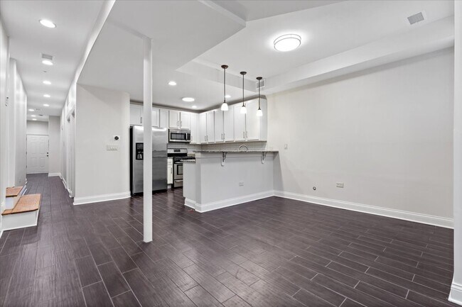 4906 N Whipple St, Unit G in Chicago, IL - Building Photo - Building Photo