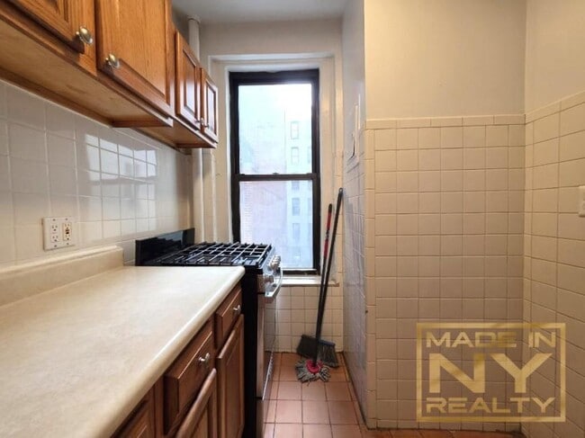 25-21 31st Ave in Queens, NY - Building Photo - Building Photo