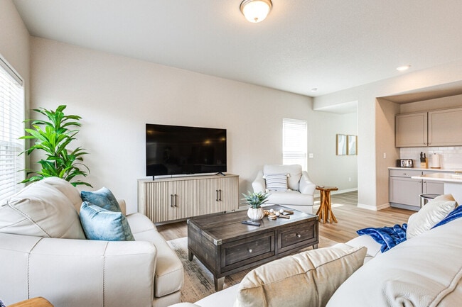 8466 Blue Feather Lp