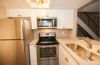 1250 S Monaco St Pkwy in Denver, CO - Building Photo - Building Photo